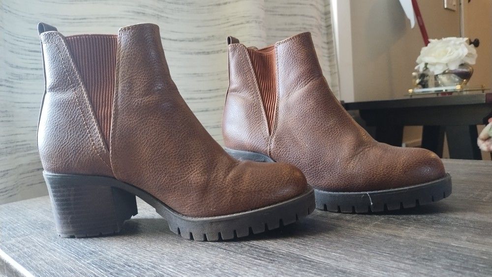 Boots: Size 6 1/2