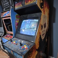Mortal Kombat 4 Arcade Machine