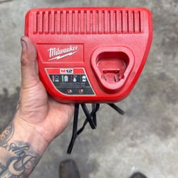 Milwawkee M12 Charger 