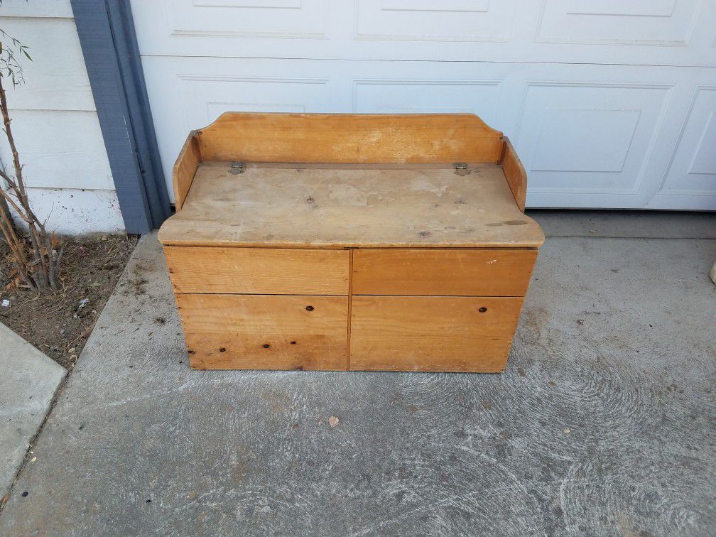 Toy trunk & bench!