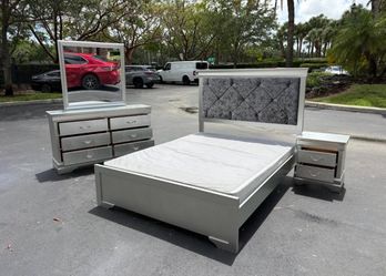 Beautiful Bedroom Set Queen Size Solid Wood Silver Color In Excellent Condition by Malays Furniture