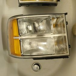HEADLIGHT FOR 2009 GMC SIERRA 1500