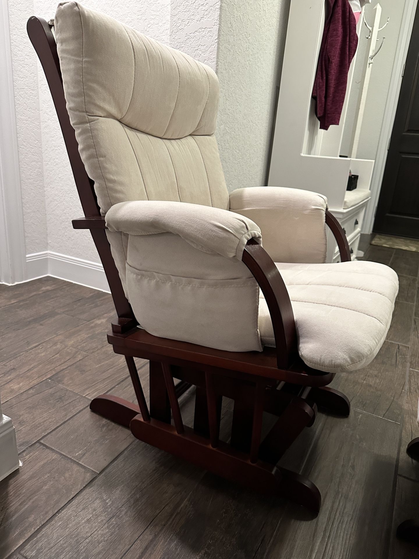 EXCELLENT Glider Rocker With Ottoman Great For Nursery! for Sale in