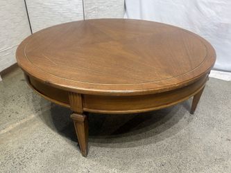 BASSETT Round Vintage Neoclassical Coffee Table – Ginger