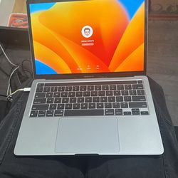 MacBook M1 Chip