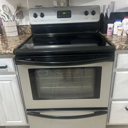 Frigidaire Glass top Stove