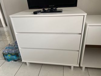 3 Drawer dresser with one night stand