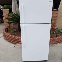 Insignia Refrigerator 18cu Ft 30x30x66🚨👍3 MONTHS WARRANTY