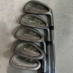 Tour Edge 5 Pc Iron Set In Right Handed 