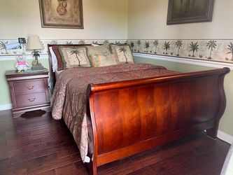 Queen size bed sets $250