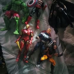 Action Figures 