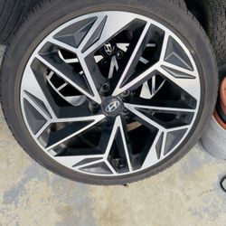 20” OEM Hyundai Ioniq 6 Wheels and Tires