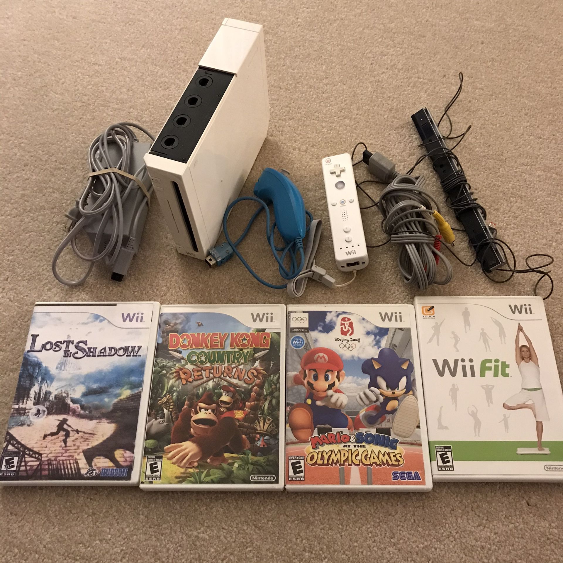 Nintendo Wii System console with 4 video games sonic mario donkey Kong wii fit controller cables