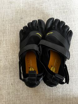Brand Vibram Size 6 Brand New 