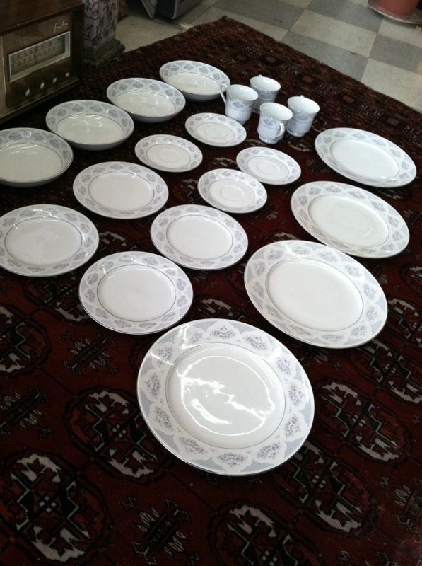 China Classic Noritake Edgewood 20 Piece Fine China Silver Floral Style Set