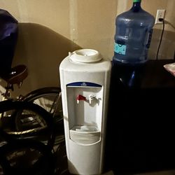  Older Water Dispenser 