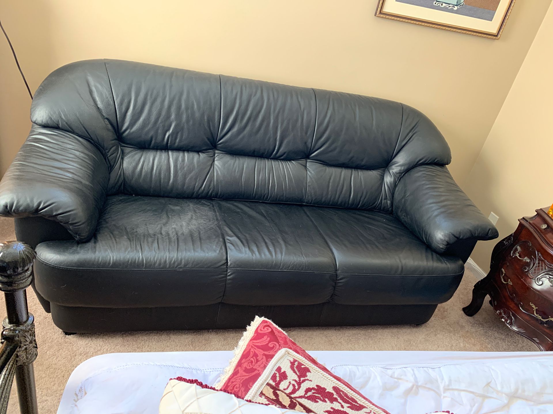 BIG 3 SEATER COUCH