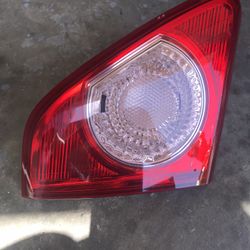 2010 TOYOTA COROLLA DRIVER LEFT TAIL LIGHT LID MOUNTED