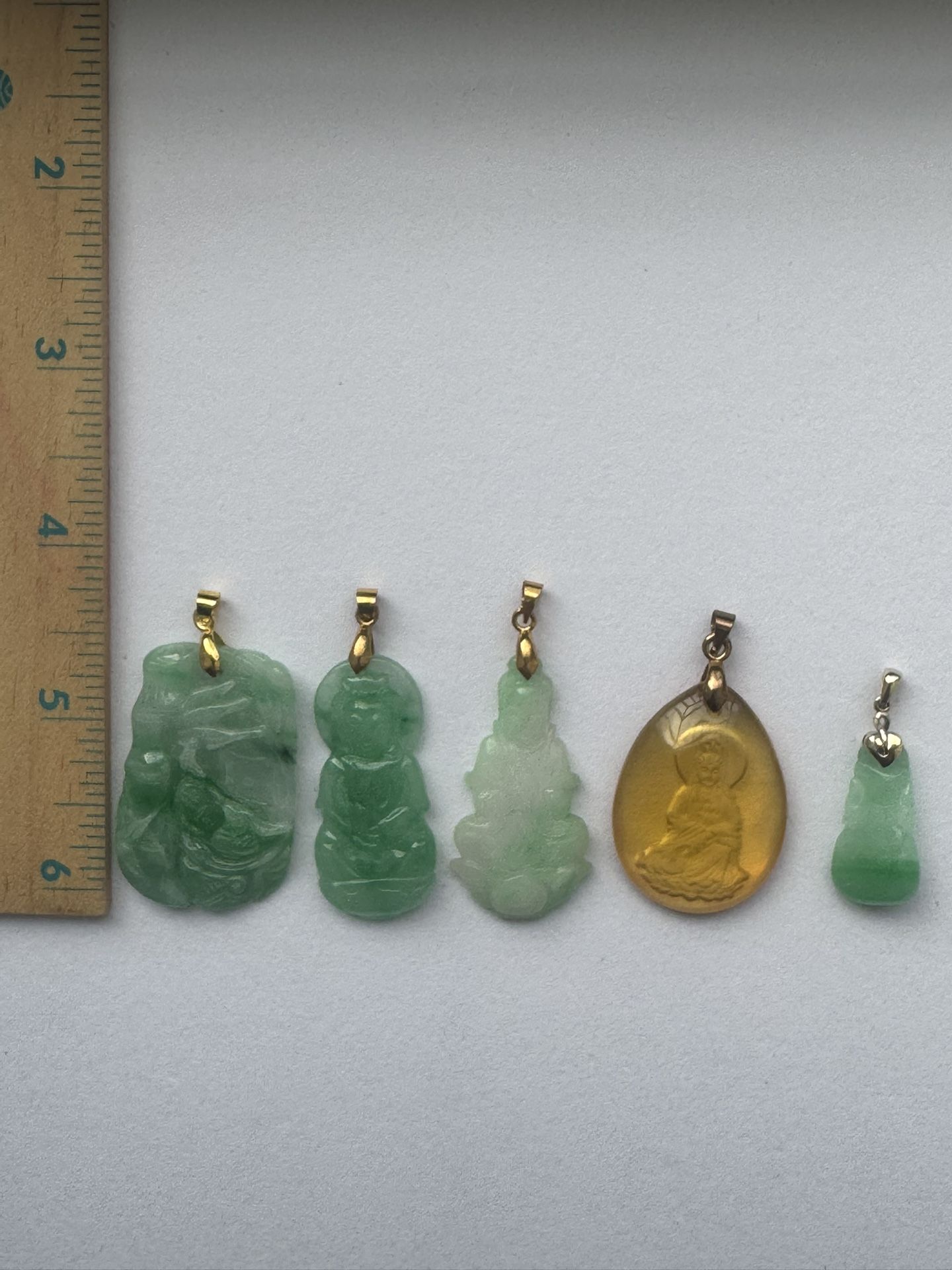 4 Jade Pendants With 1 Amber Pendant
