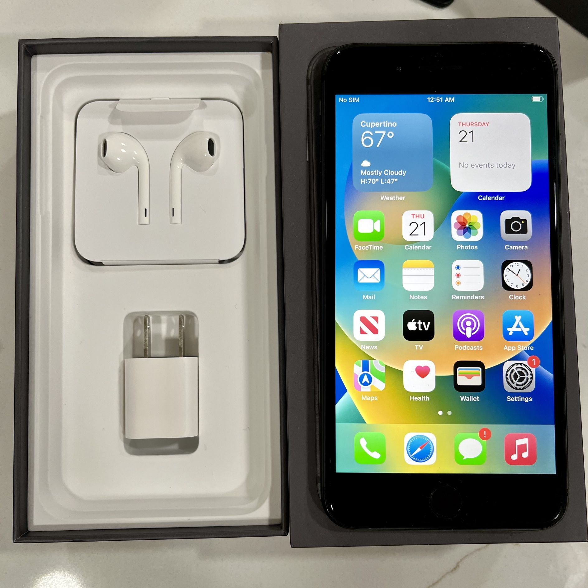 iPhone 8 Plus Unlocked With Accessories 