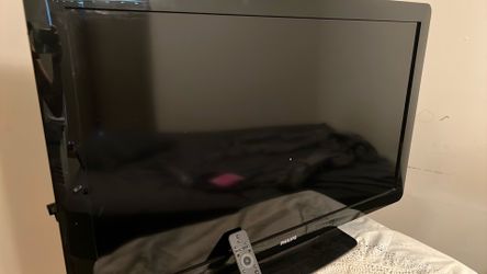 flat screen 40 inch Phillips tv with remote control $10