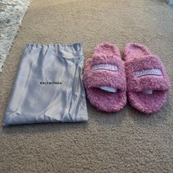 Pink Woman’s Balenciaga Slides