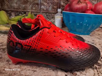 Soccer cleats us size 3.5youth