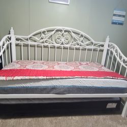 Day Bed Set With Trundle