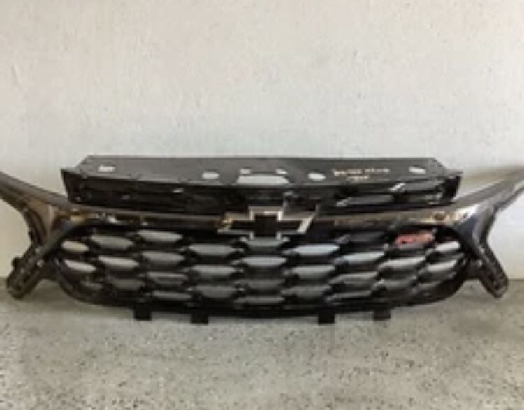 2024 2025 CHEVROLET TRAX RS GRILL GRILLE Used OEM (contact info removed)3