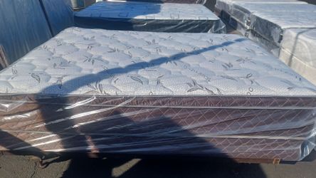 Brand New Queen Size Pilllowtop Mattress Included Box Spring Free Delivery