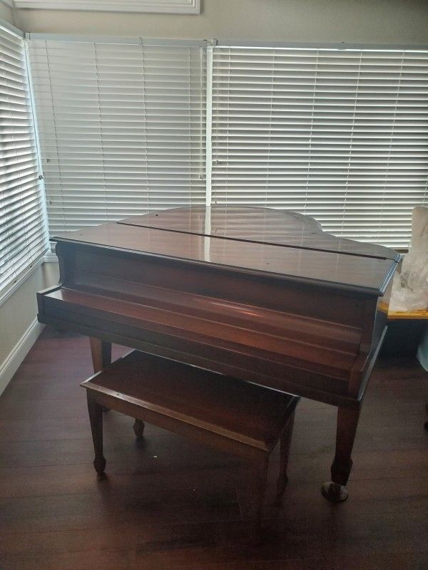 Jesse French And Sons Baby Grand Piano