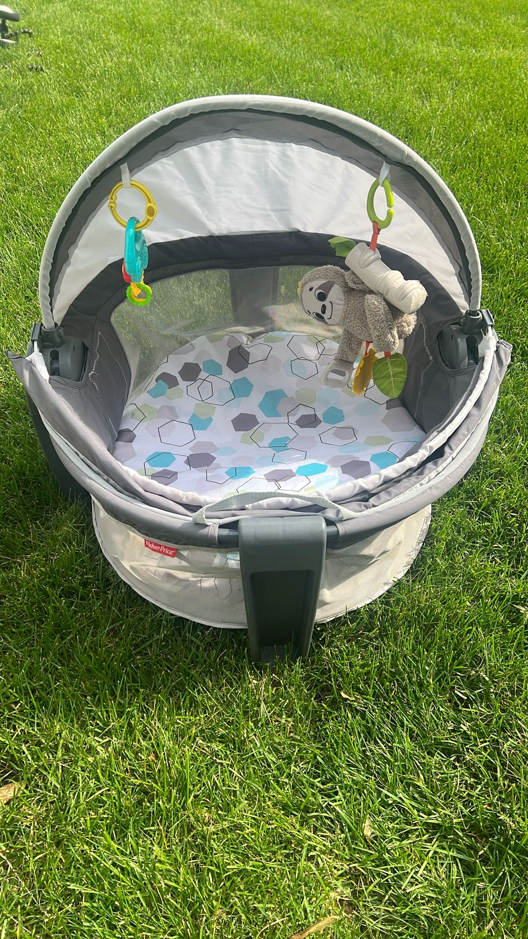 Fisher-Price On-the-Go Infant Dome Portable Bassinet and Play Space