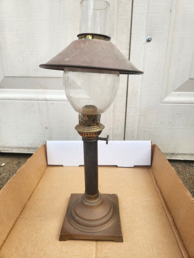 'Hurricane lamp' candle holder