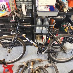 Nice Mens Mountain Bike.  GT ALL TERRA