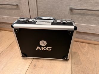AKG c214 Large Diaphragm condenser microphone - open box