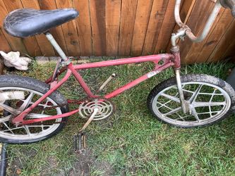 Vintage 1970/1980s BMX bike believe-its the Redline MX-II pulled from old garage as is needs work Ok for parts or to be restored missing one pedal. Gr