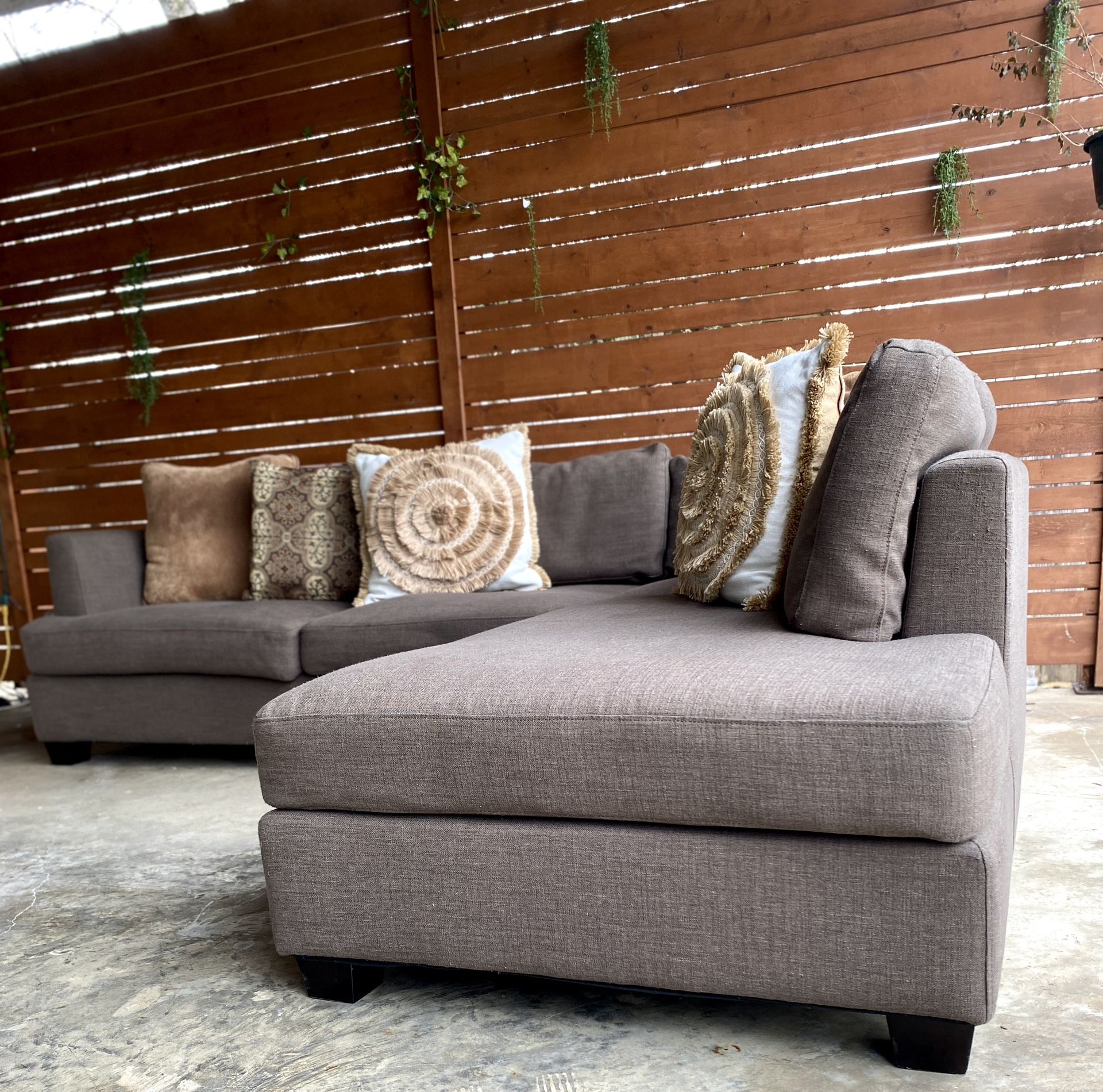 Sectional couch, living room, salas, couches, sofas, sillones, sectionals, brown sectional for
