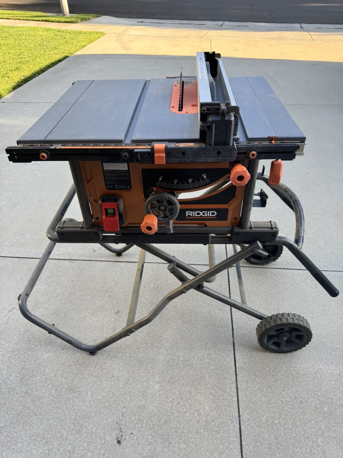 Ridgid 10” Tablesaw With Stand