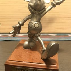 Disney Hudson Pewter The Generations Of Mickey Mouse Figurine LE #2102/2500