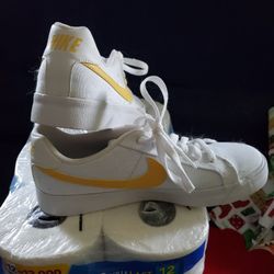 Nike White And Yellow Women's 8.5