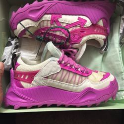 Women’s Off White Fuch