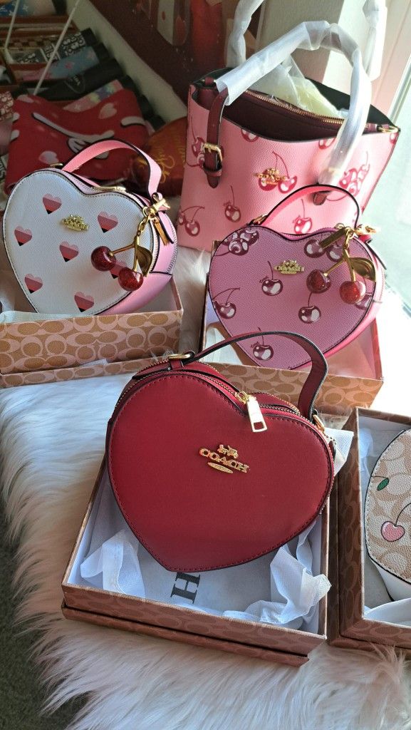 Coach Heart Bag 👉See Photos Details