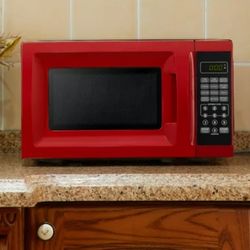 Microwave 700 watts LIKE NEW IN & OUT