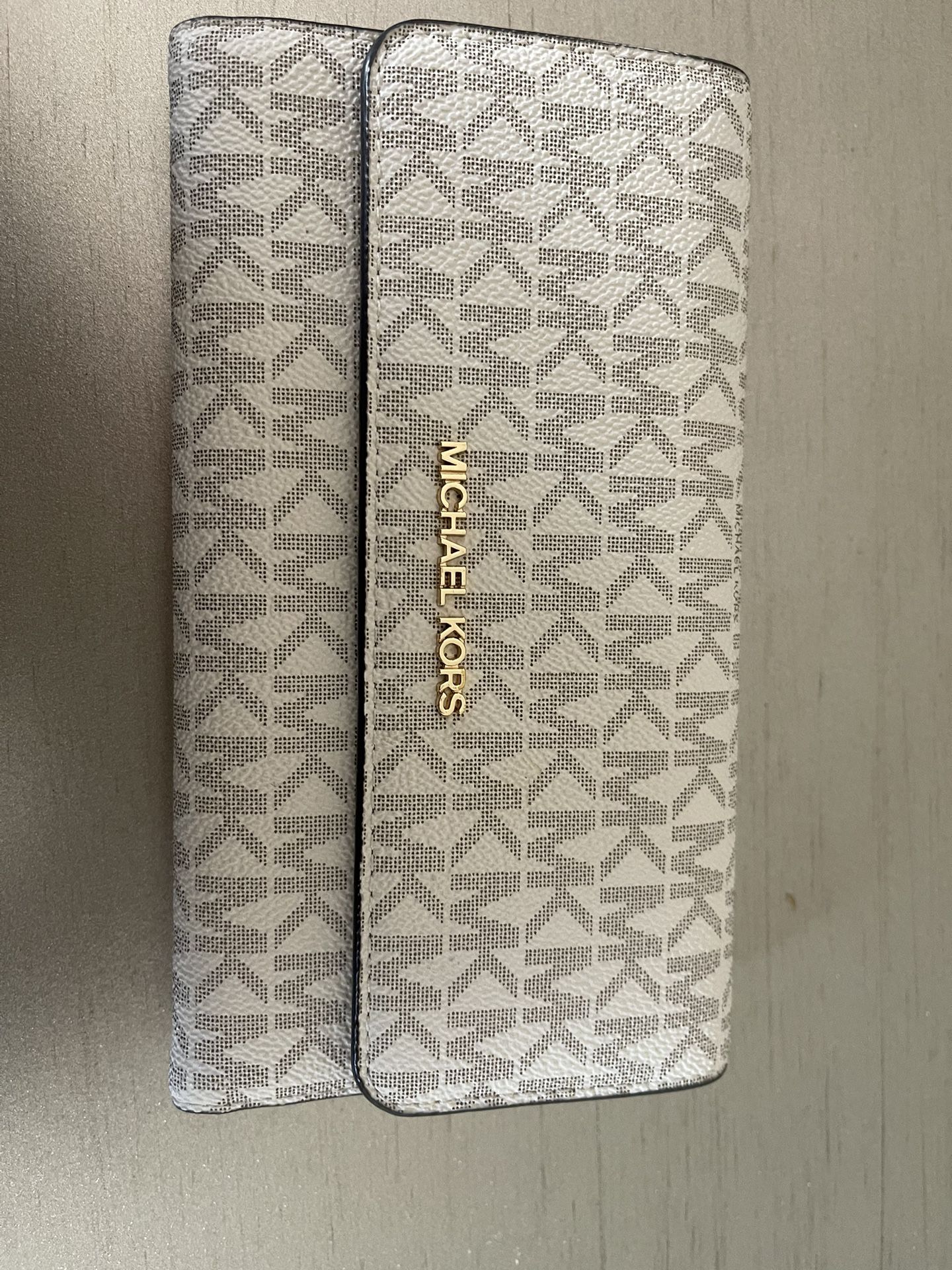 New Michael Kors Wallet Beautiful Asking $75!!!great For Mothers Day Gift 