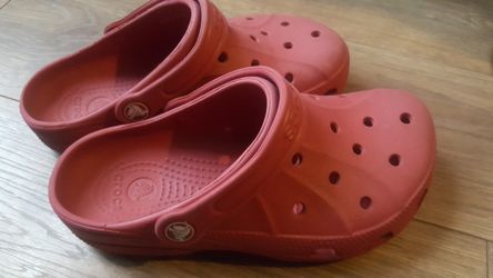 crocks for boys size 3