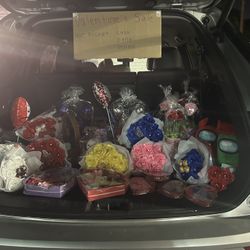 Valentine’s Day Sale.  Venta De San Valentín.