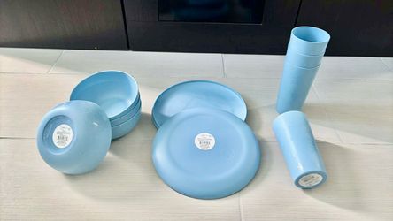 Blue Plastic Dinnerware Set – Plates, Bowls, Cups