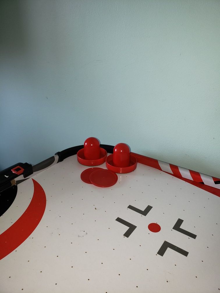 Air hockey table