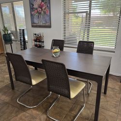 Dining Table + 4 Chairs – Modern Style