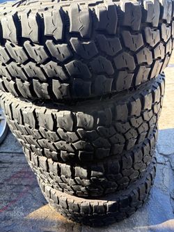 LT265/70R7 10 ply 4 used tires M/T